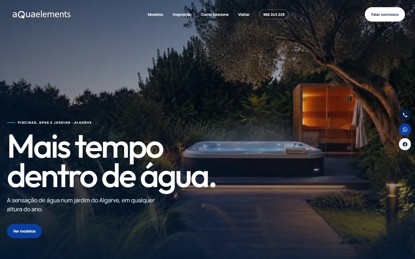 Captura do site da Aqua Elements no computador: um jacuzzi num jardim à noite e o título «Mais tempo dentro de água.»